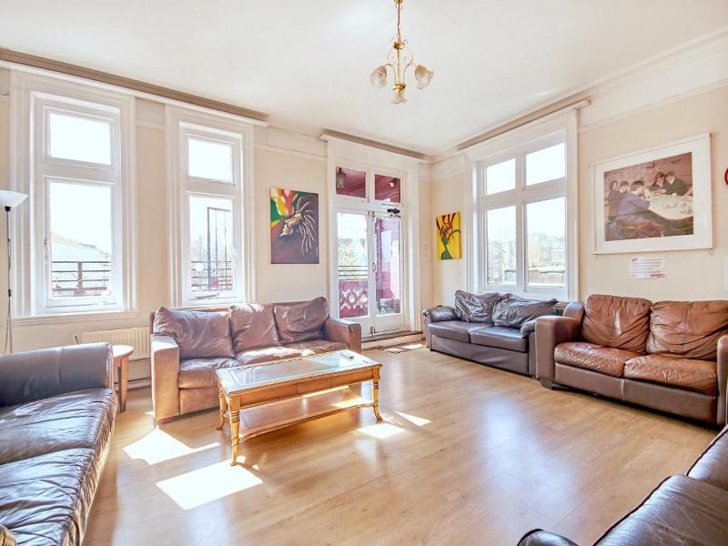 Hootananny Hostel image