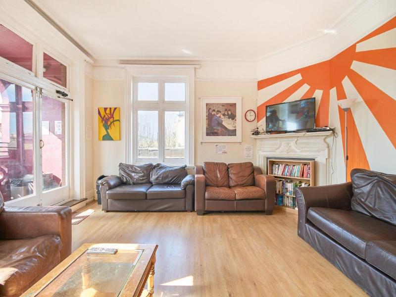 Hootananny Hostel image