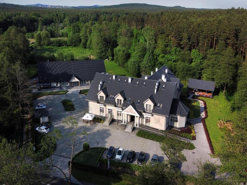 Dworek Nad Rozlewiskiem image
