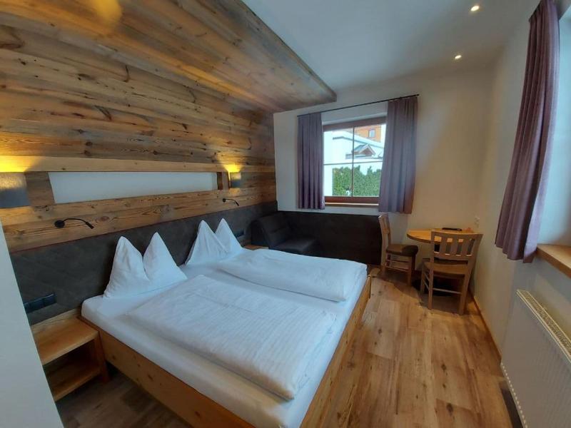Hotel Starjet image