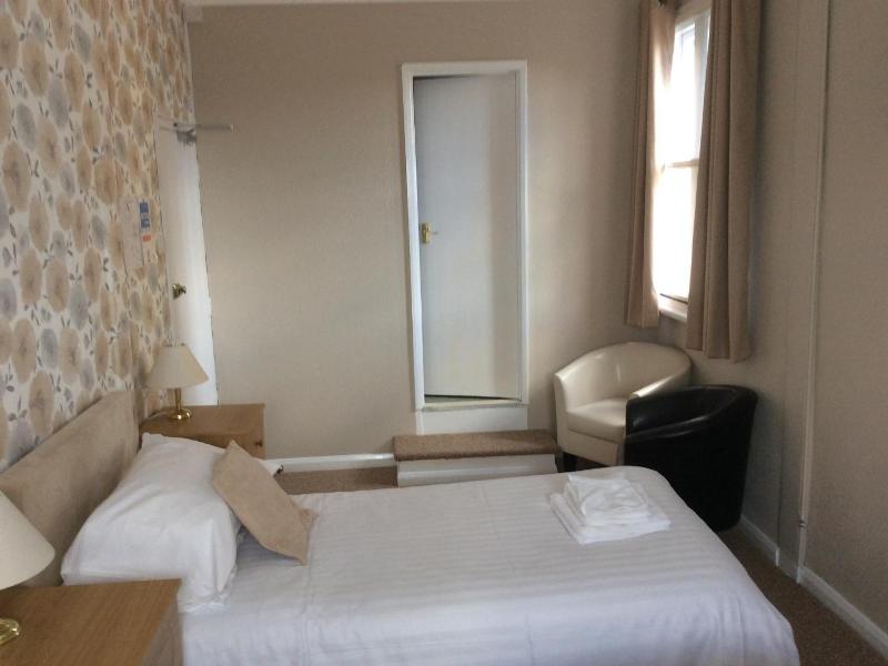 The Avenue Hotel image