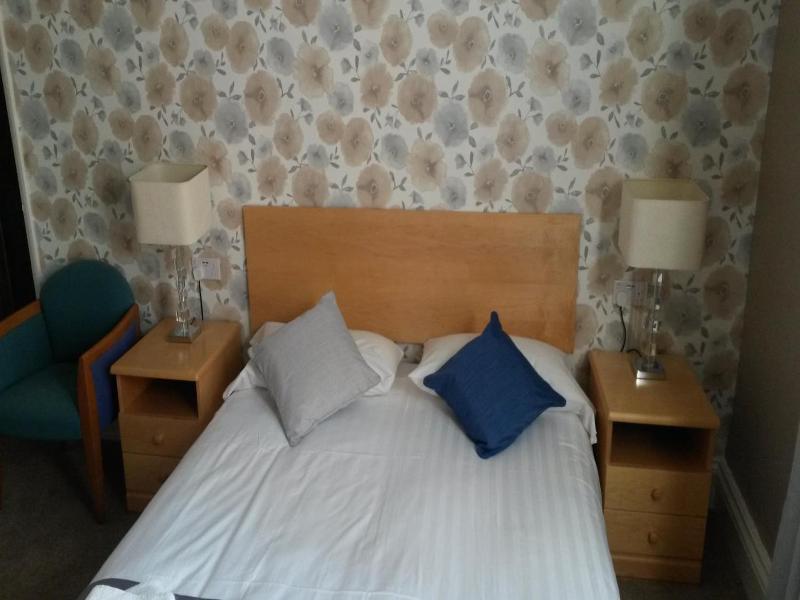 The Avenue Hotel image