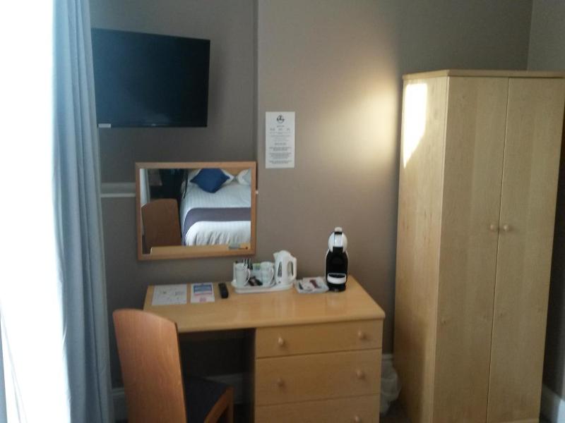 The Avenue Hotel image