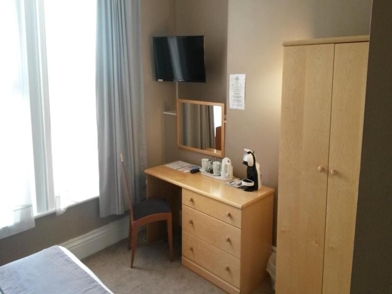 The Avenue Hotel image