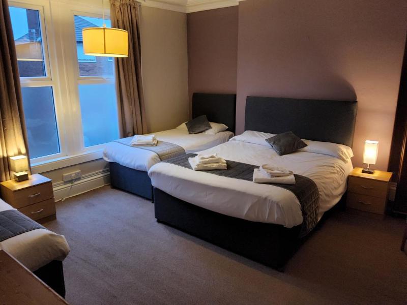 The Avenue Hotel image