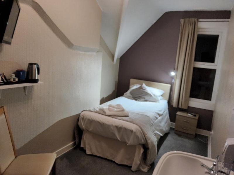 The Avenue Hotel image