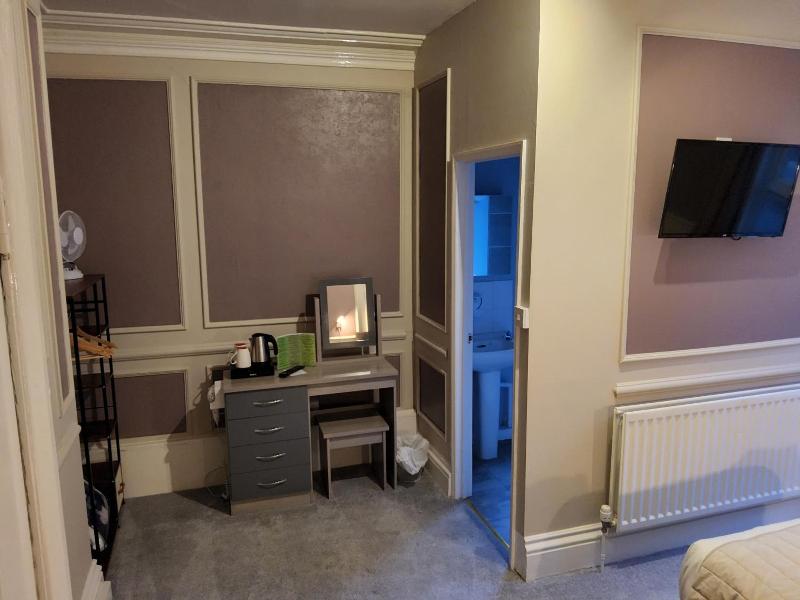 The Avenue Hotel image
