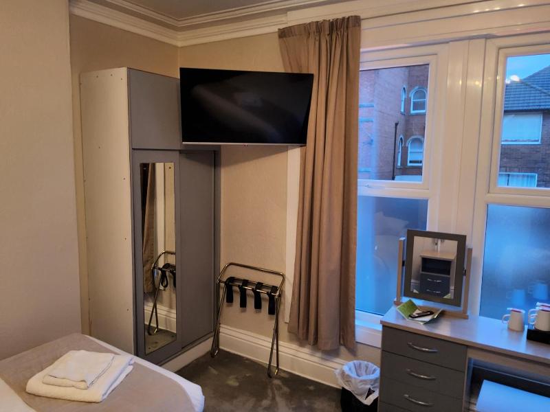 The Avenue Hotel image