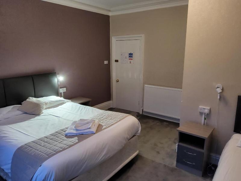 The Avenue Hotel image