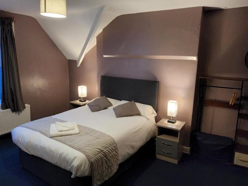 The Avenue Hotel image