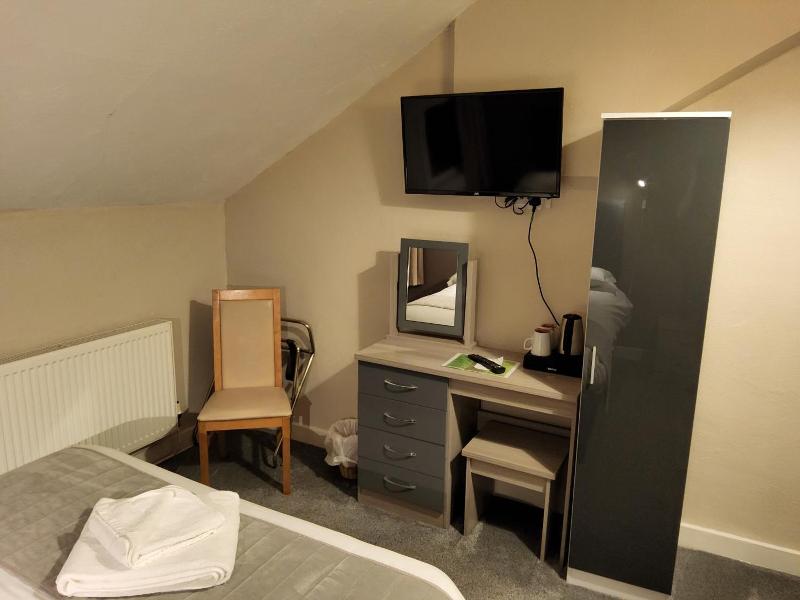 The Avenue Hotel image