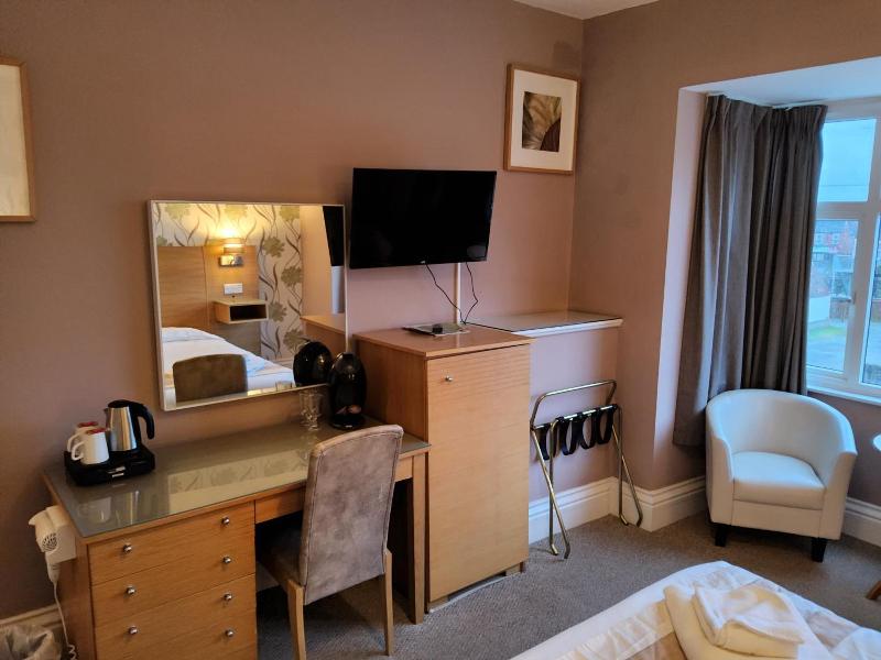 The Avenue Hotel image