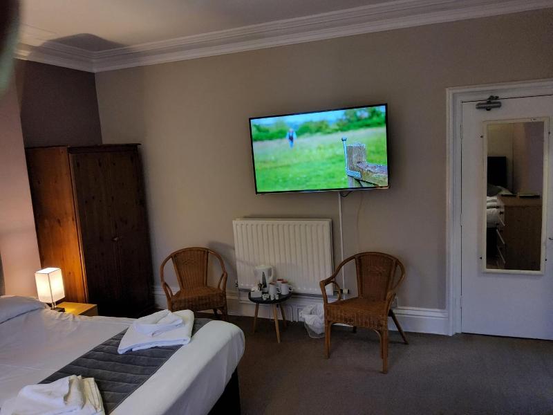 The Avenue Hotel image