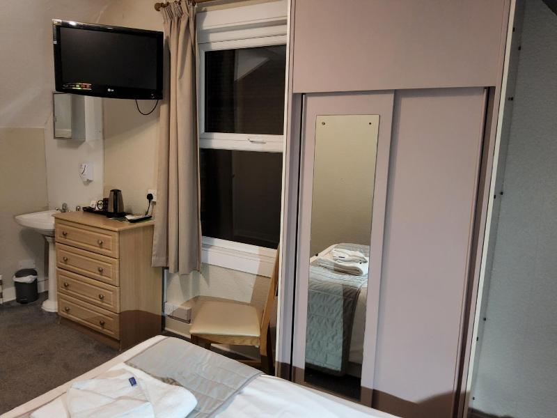 The Avenue Hotel image