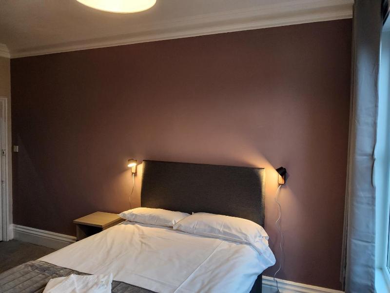 The Avenue Hotel image