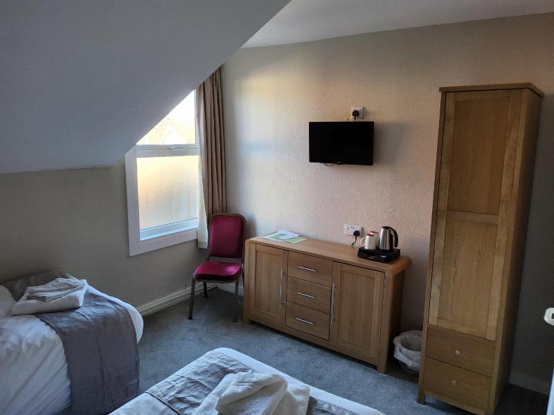 The Avenue Hotel image