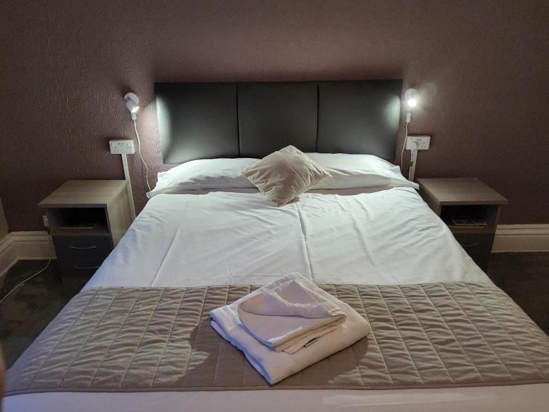 The Avenue Hotel image