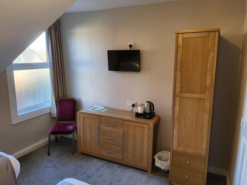 The Avenue Hotel image