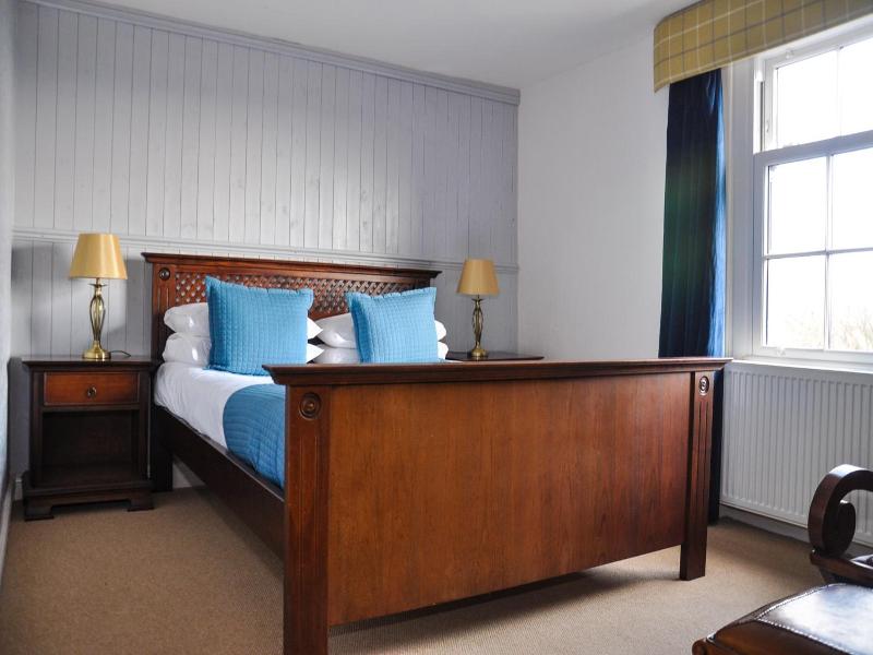 "the Beaufort, Raglan" image