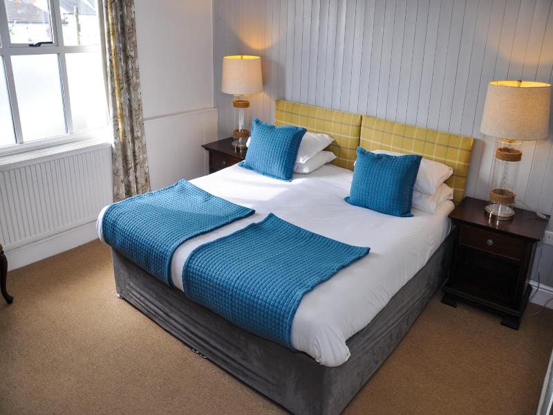 "the Beaufort, Raglan" image
