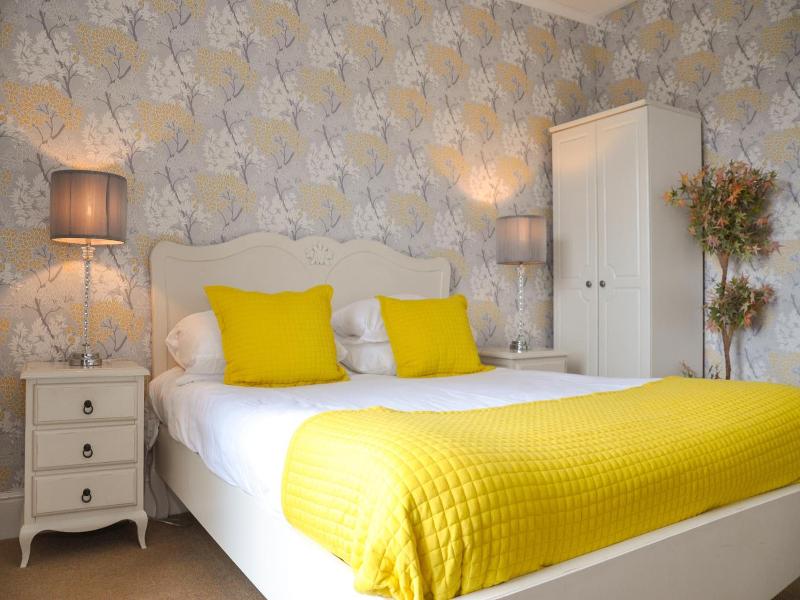 "the Beaufort, Raglan" image