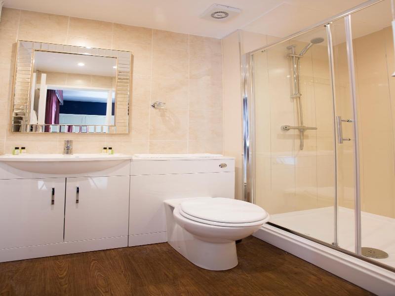"the Beaufort, Raglan" image