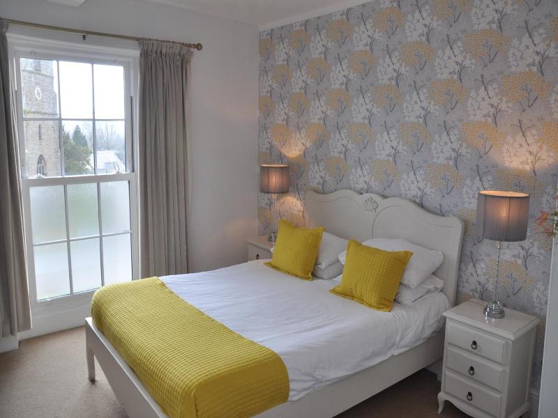 "the Beaufort, Raglan" image