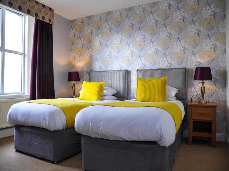 "the Beaufort, Raglan" image