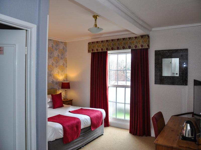 "the Beaufort, Raglan" image
