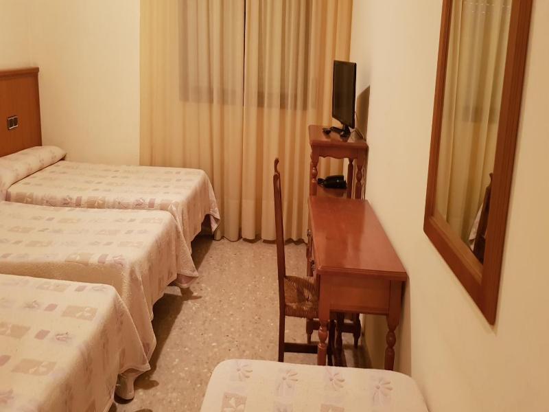Hotel Reina Isabel image