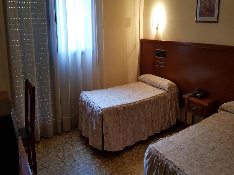 Hotel Reina Isabel image