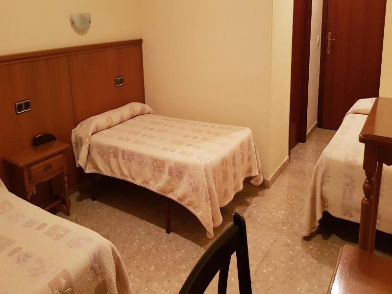 Hotel Reina Isabel image