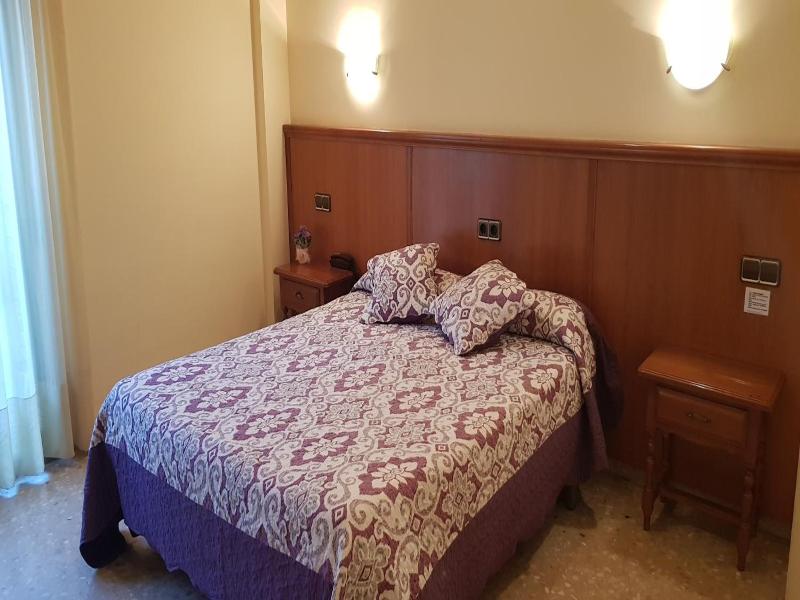 Hotel Reina Isabel image