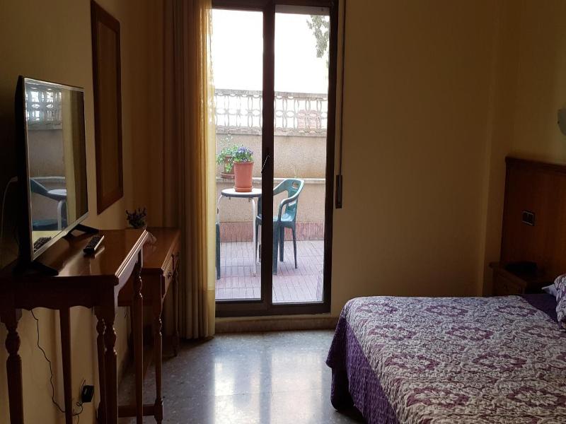 Hotel Reina Isabel image