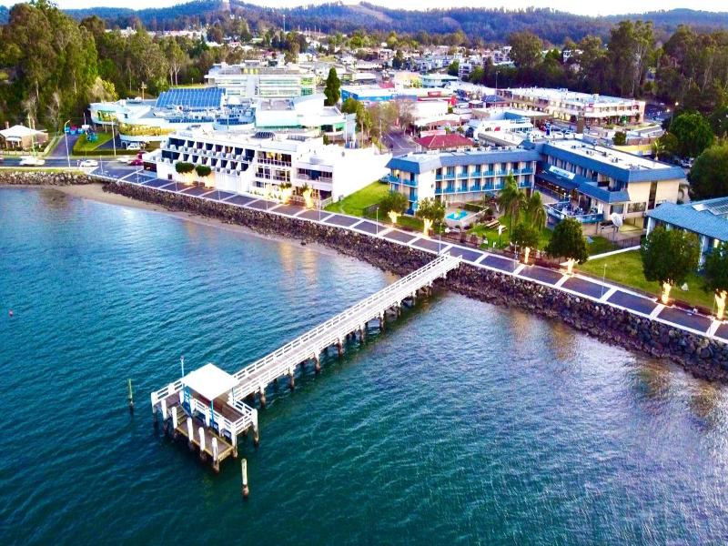 Zorba Waterfront Motel image