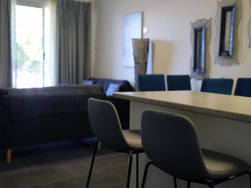 Zorba Waterfront Motel image