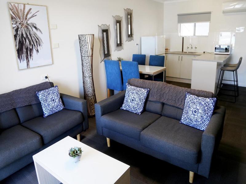 Zorba Waterfront Motel image