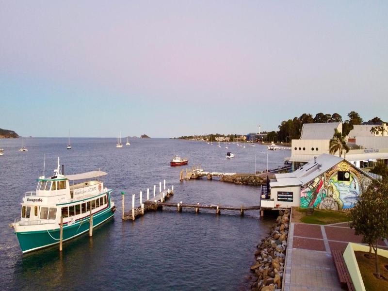 Zorba Waterfront Motel image