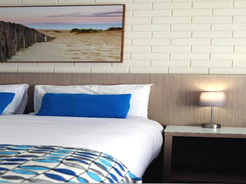 Zorba Waterfront Motel image