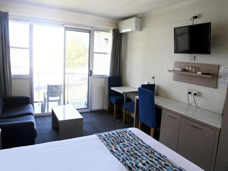 Zorba Waterfront Motel image