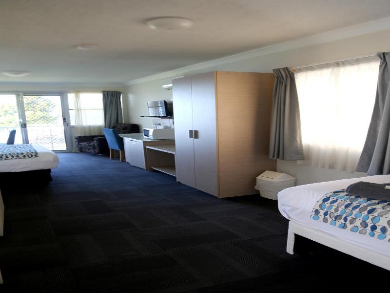 Zorba Waterfront Motel image