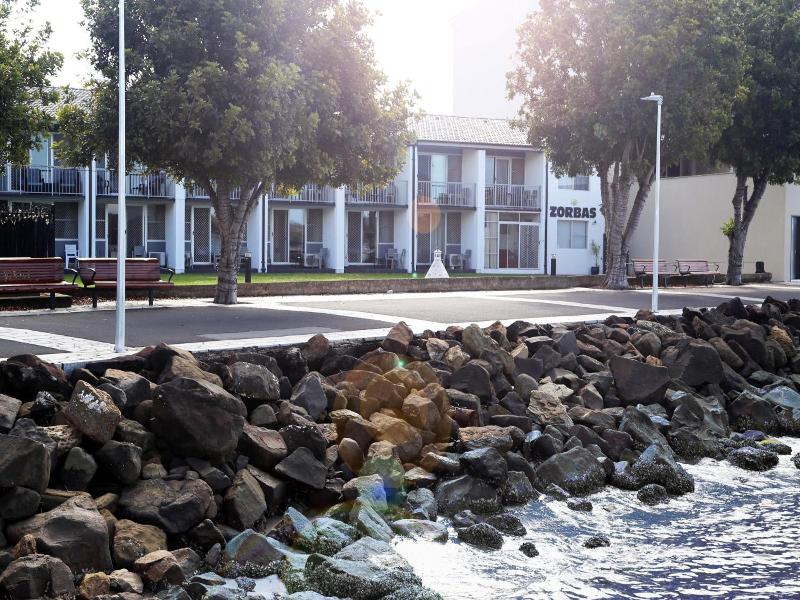 Zorba Waterfront Motel image