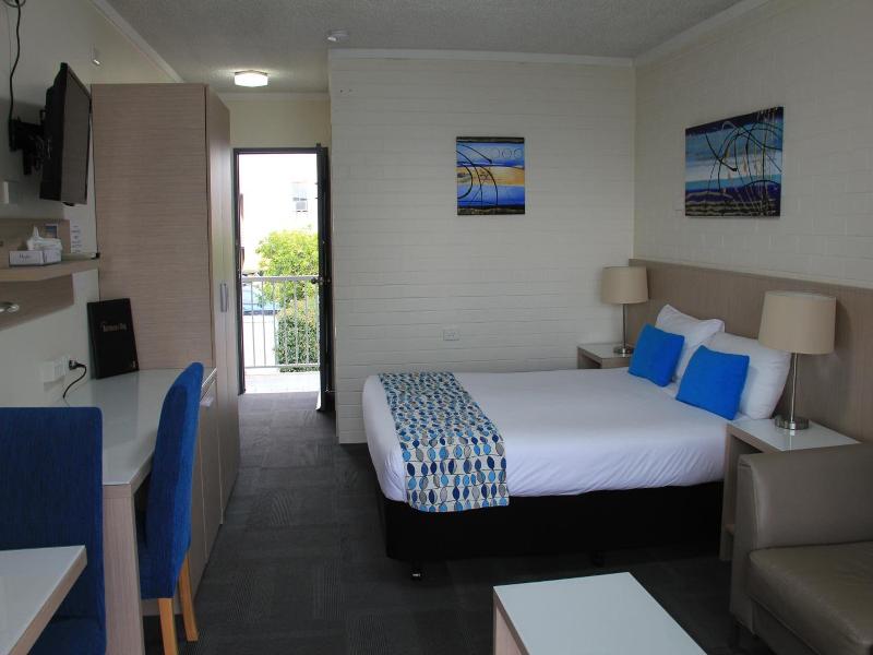 Zorba Waterfront Motel image