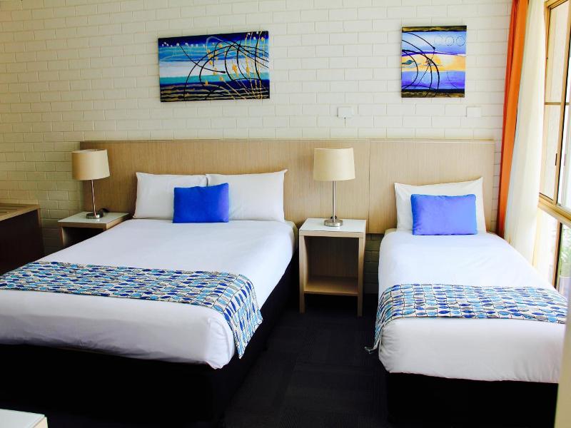 Zorba Waterfront Motel image