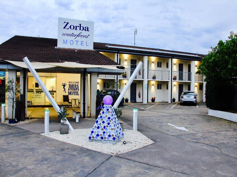 Zorba Waterfront Motel image