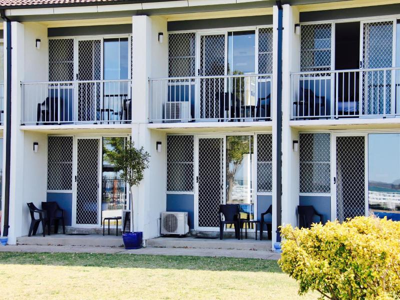 Zorba Waterfront Motel image