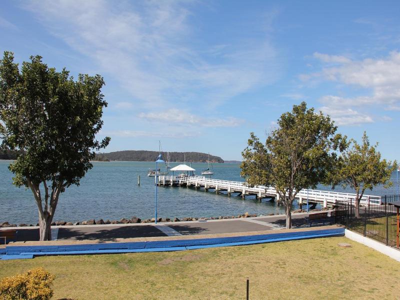 Zorba Waterfront Motel image