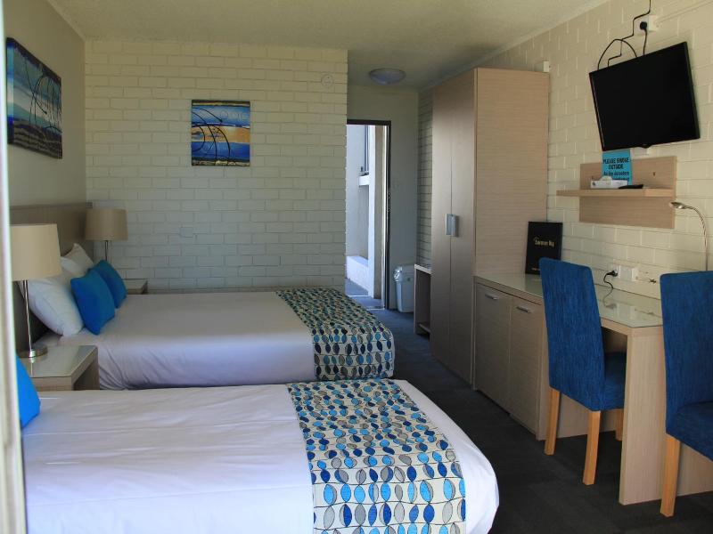 Zorba Waterfront Motel image