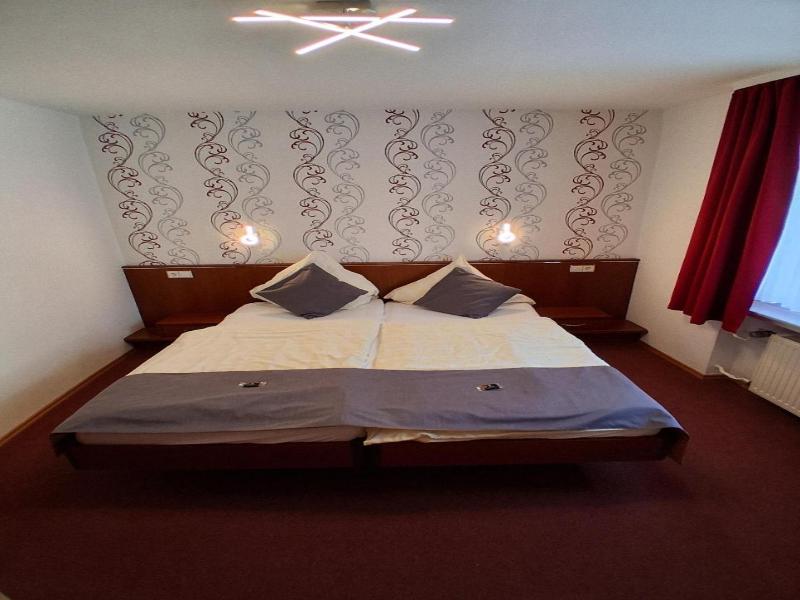 Hotel Weinhaus Am Stiftstor image