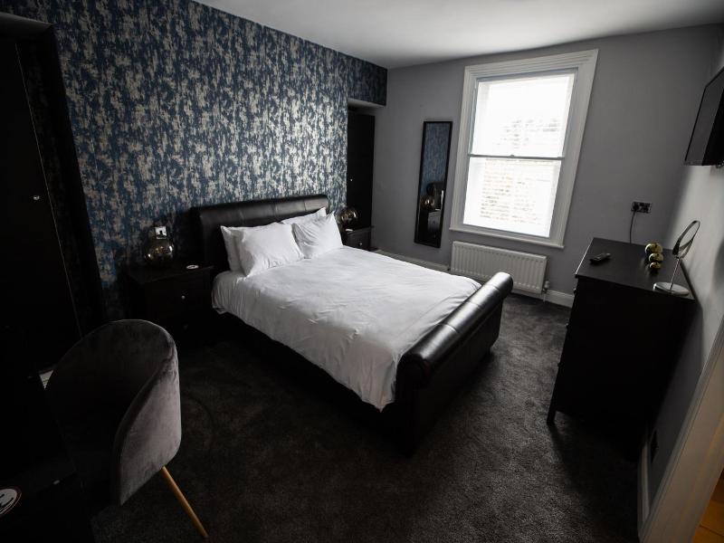 Hardwick Arms Hotel image
